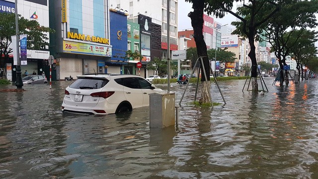 Hôm nay, mưa to trút xuống khu vực Quảng Trị - Quảng Ngãi - Ảnh 1.