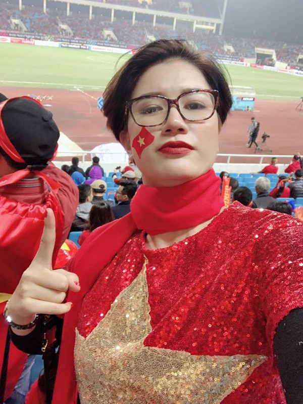 Dàn sao Việt vỡ òa cảm xúc, chúc mừng đội tuyển Việt Nam vô địch AFF Cup 2018 - Ảnh 2.