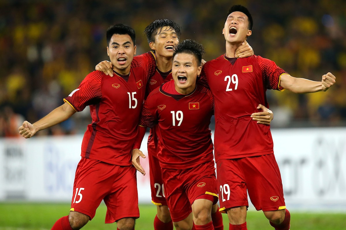 AFF, ĐT Việt Nam, top 11 là những từ khóa không thể bỏ qua đối với những fan hâm mộ bóng đá. Đội tuyển Việt Nam chinh phục được những thành tích ấn tượng và luôn là tâm điểm chú ý của các giải đấu. Cùng xem và cổ vũ cho họ!