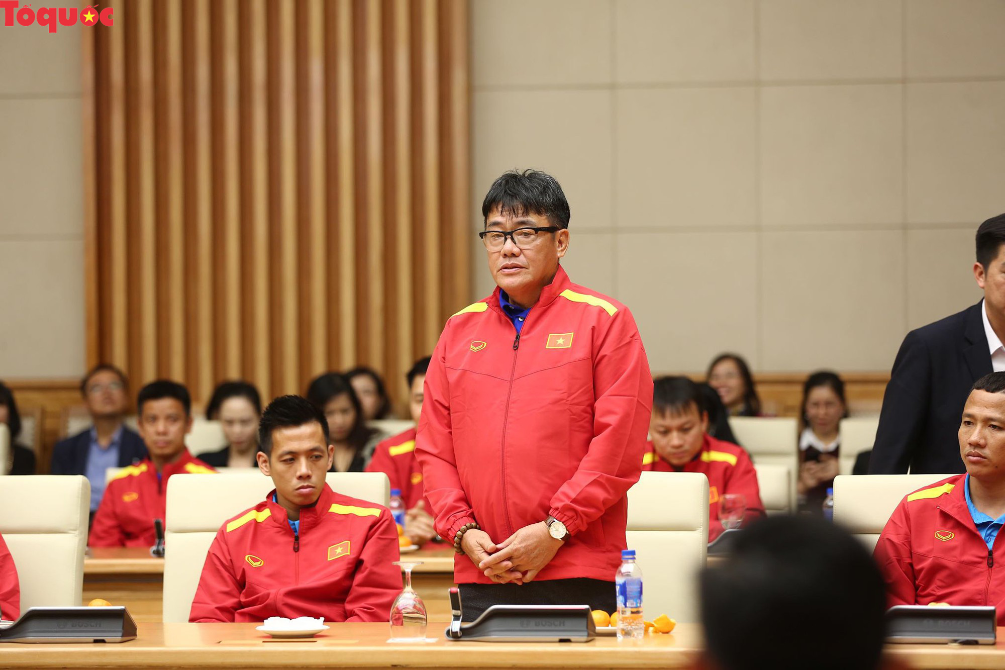 Thủ tướng Nguyễn Xuân Phúc gặp mặt Đội tuyển bóng đá Việt Nam - Ảnh 6.