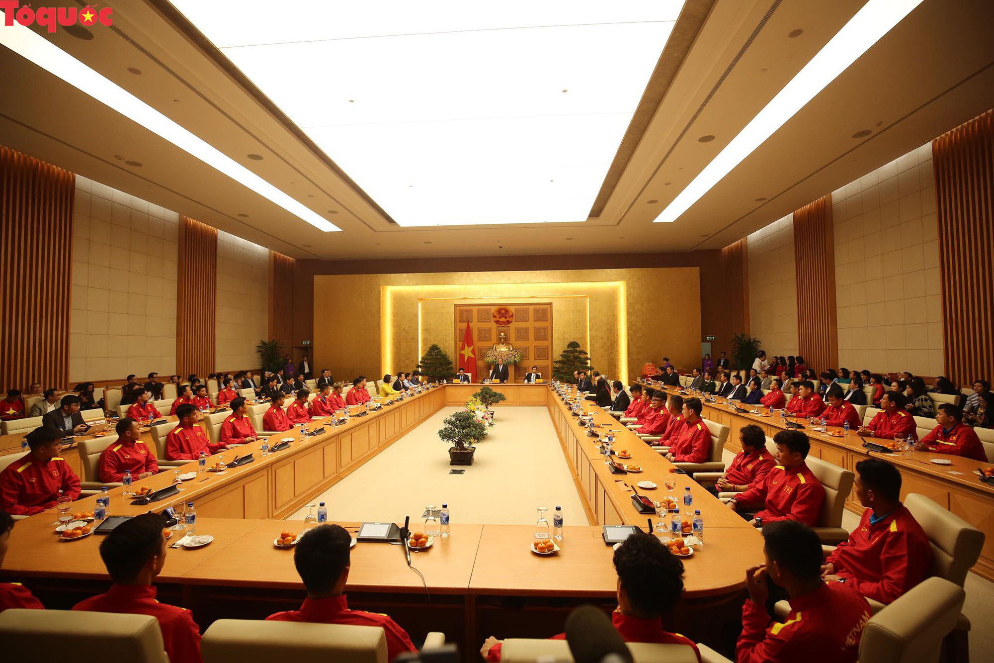 Thủ tướng Nguyễn Xuân Phúc gặp mặt Đội tuyển bóng đá Việt Nam - Ảnh 8.