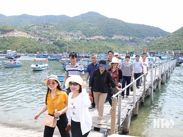 Đưa ngành du lịch dần trở thành ngành kinh tế mũi nhọn của tỉnh Ninh Thuận - Ảnh 1.