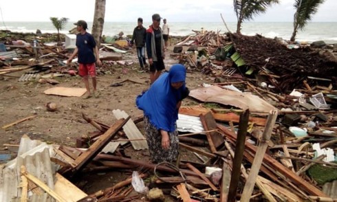 Lãnh đạo Đảng, Nhà nước Việt Nam gửi điện thăm hỏi thảm họa sóng thần Indonesia - Ảnh 1.