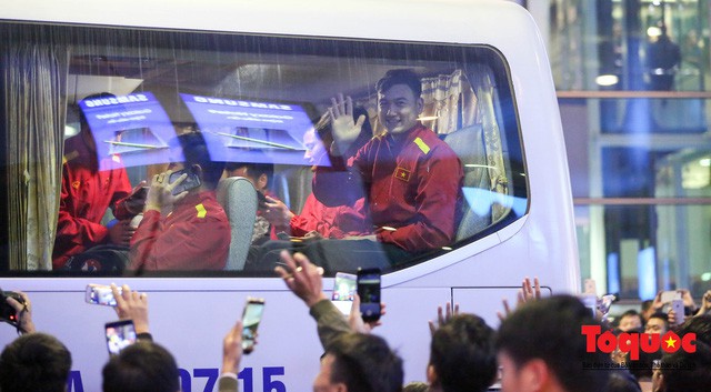 Hôm nay, đội tuyển Việt Nam lên đường sang Qatar tập huấn - Ảnh 1.