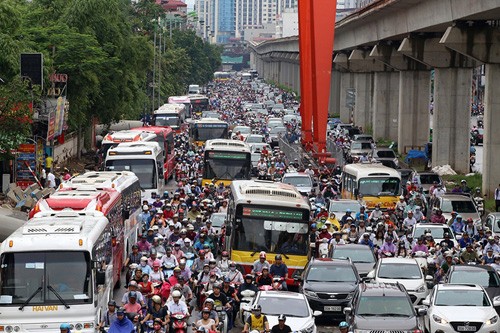 Hà Nội tiếp tục tìm giải pháp chống ùn tắc giao thông bằng cách xén và chi 125, 8 tỷ đồng - Ảnh 1.