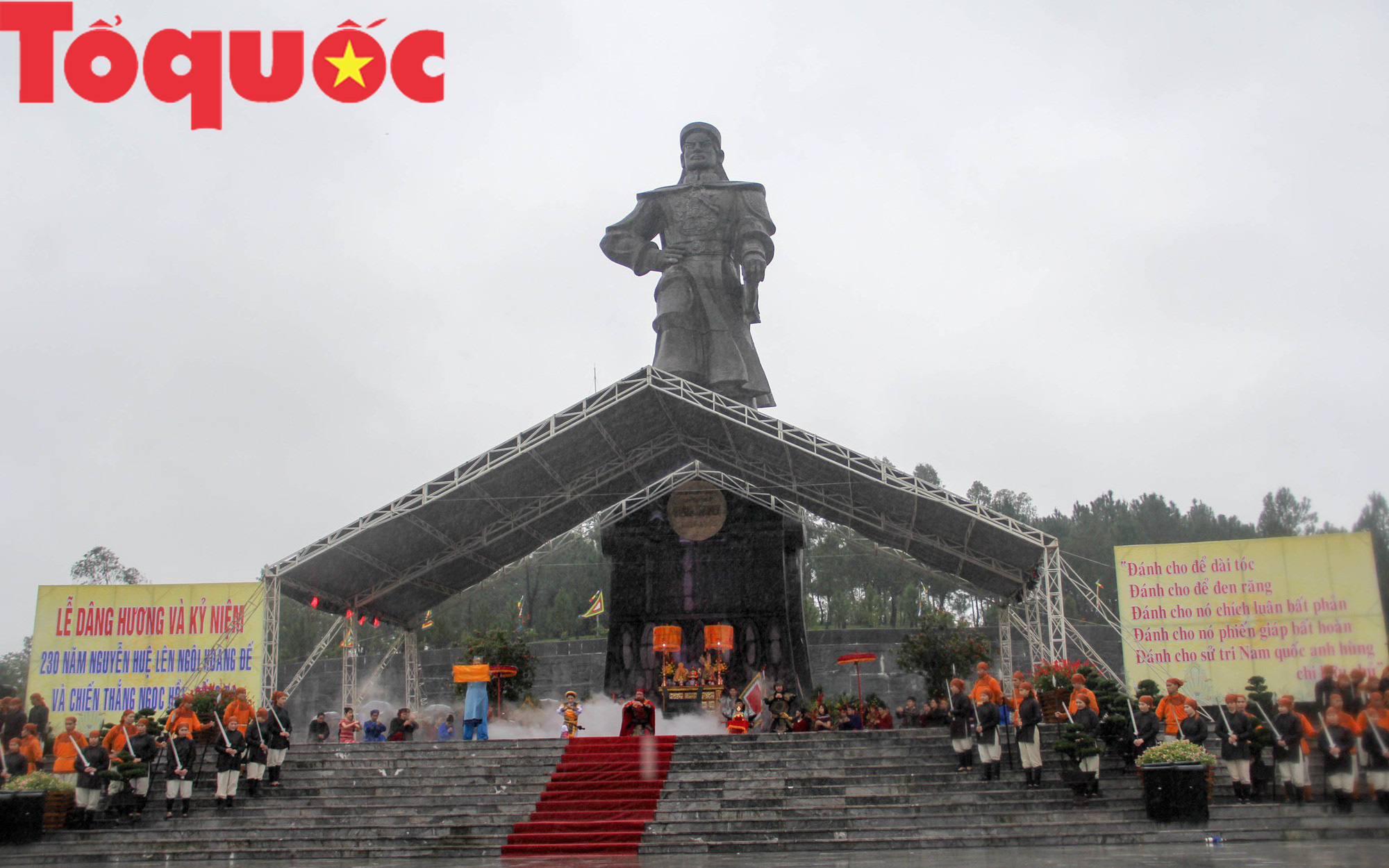 Thừa Thiên - Huế: Dâng hương tưởng nhớ anh hùng dân tộc Nguyễn Huệ