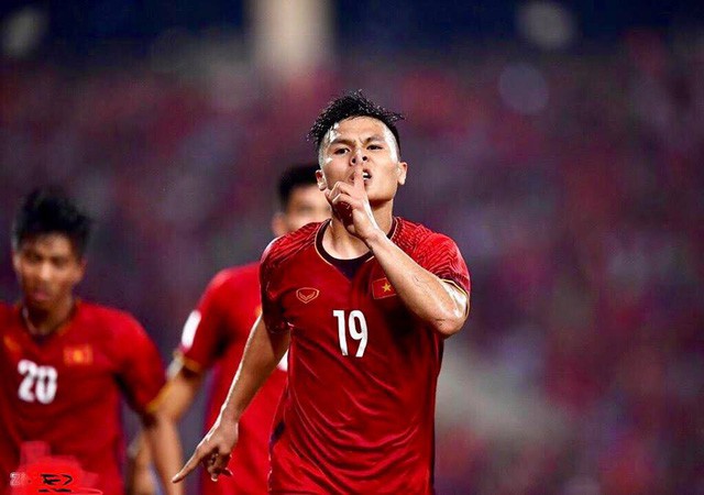 Hãy bình chọn cho Quang Hải với bàn thắng đẹp nhất vòng bán kết AFF Cup 2018 - Ảnh 1.