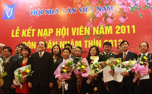 Bất ngờ khi hàng loạt cây bút trẻ trở thành Hội viên Hội Nhà văn Việt Nam - Ảnh 1.