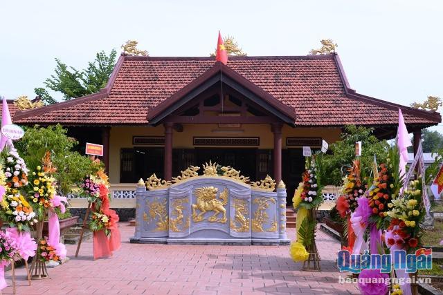 Cắm mốc bảo vệ Di tích lịch sử Mộ và Nhà thờ Tiền hiền Trần Văn Đạt, Quảng Ngãi - Ảnh 1.
