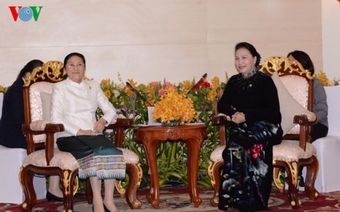 Chủ tịch Quốc hội hội kiến Chủ tịch Quốc hội CHDCND Lào - Ảnh 2.