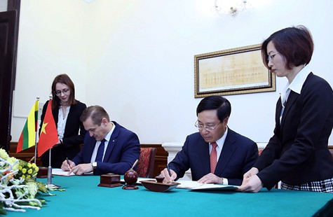 Việt Nam ký Hiệp định miễn thị thực thứ 85 - Ảnh 1.