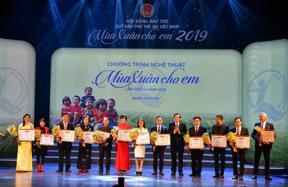 Vietcombank ủng hộ Quỹ Bảo trợ Trẻ em Việt Nam 5 tỷ đồng - Ảnh 2.