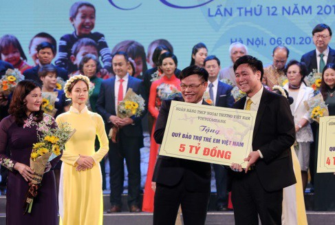 Vietcombank ủng hộ Quỹ Bảo trợ Trẻ em Việt Nam 5 tỷ đồng - Ảnh 3.