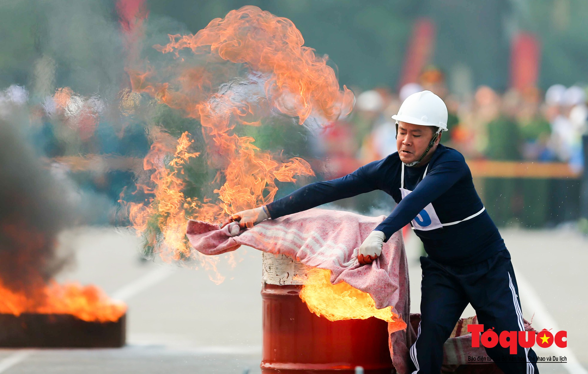 Hà Nội Hàng trăm người dân Thủ đô tham gia hội thi chữa cháy, cứu tài sản (11)