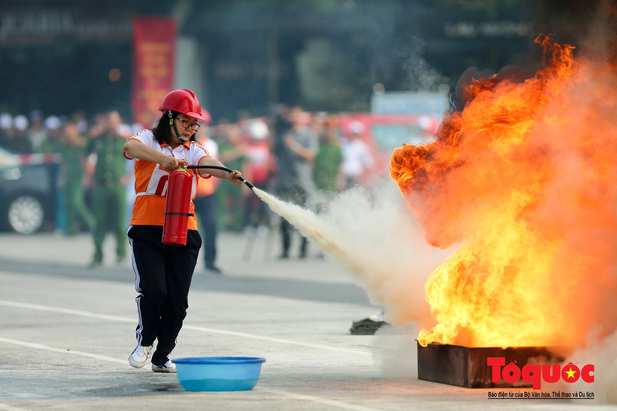Hà Nội Hàng trăm người dân Thủ đô tham gia hội thi chữa cháy, cứu tài sản (14)