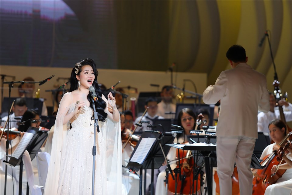 Live-concert Trăng Hát của ca sĩ Phạm Thùy Dung (7)