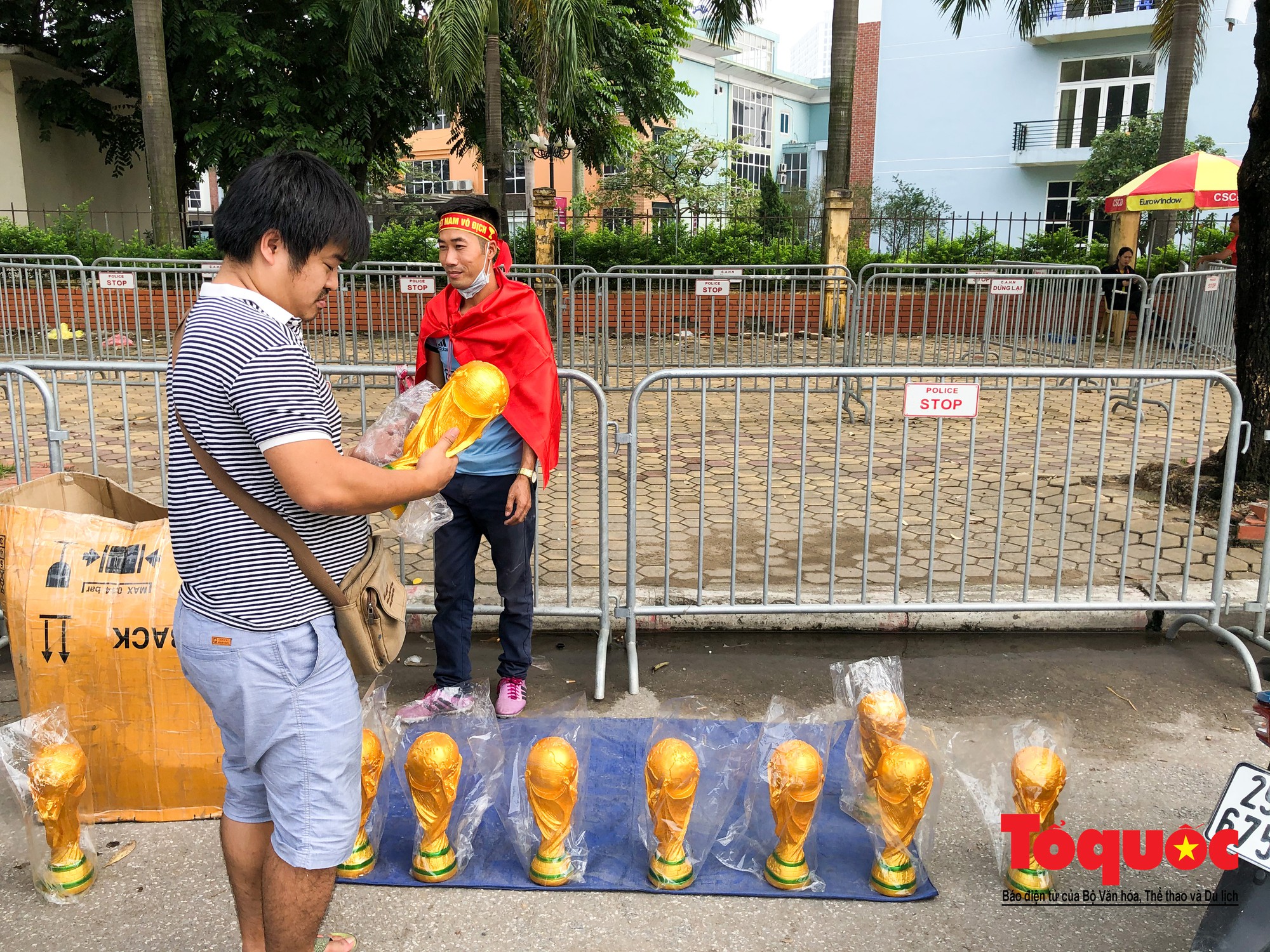 Hai trăm nghìn cho một chiếc Cup vô định thế giới3 Hai trăm nghìn cho một chiếc Cup vô định thế giới3