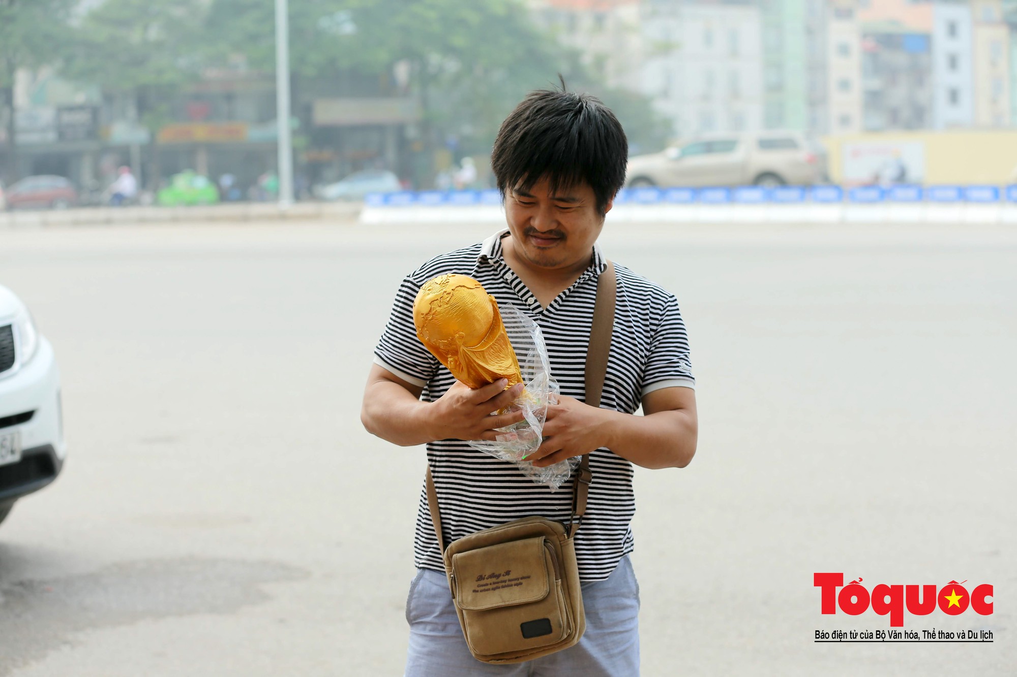 Hai trăm nghìn cho một chiếc Cup vô định thế giới5 Hai trăm nghìn cho một chiếc Cup vô định thế giới5