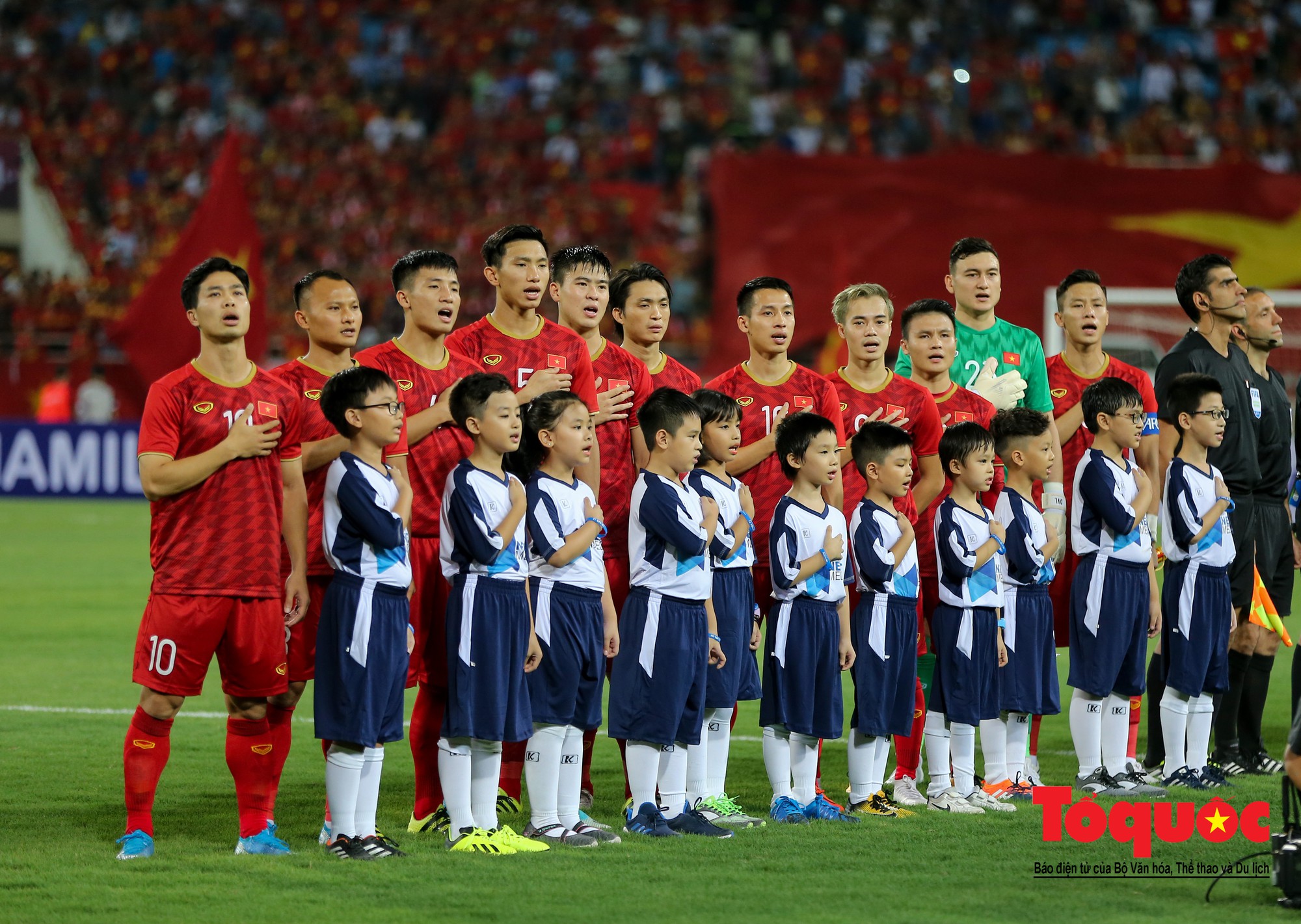 Thủ tướng, Chủ tịch Quốc hội dự khán trận giữa Việt Nam và Malaysia tại vòng loại World Cup 20224