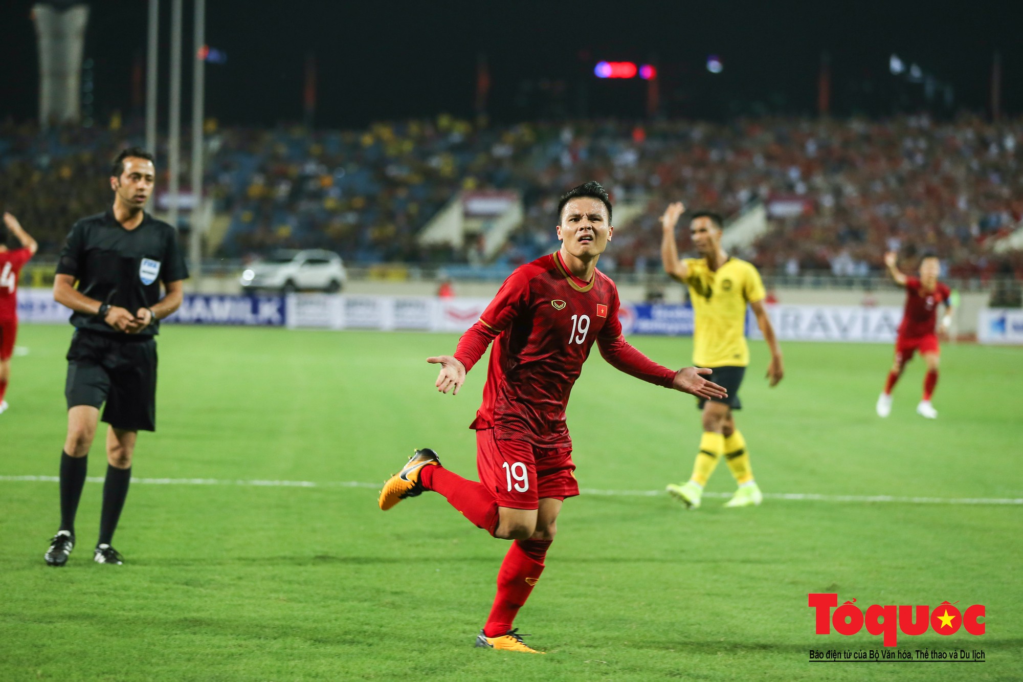Việt Nam 1-0 Malaysia Đội tuyển Việt Nam mừng ngày giải phóng thủ đô bằng chiến thắng ngọt ngào (13)