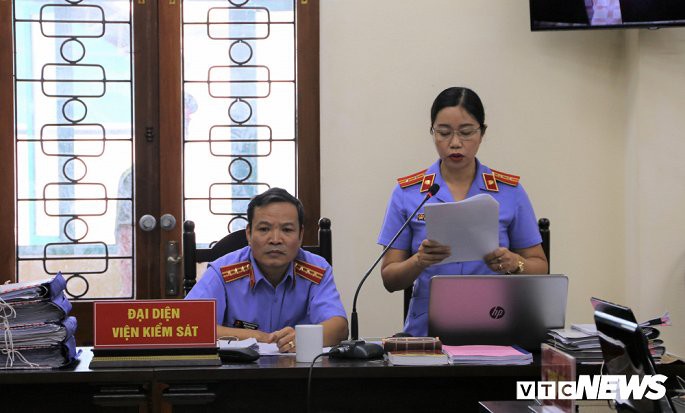 Xử gian lận thi cử ở Hà Giang: Kẻ chủ mưu bị đề nghị mức án 8-9 năm tù - Ảnh 2.