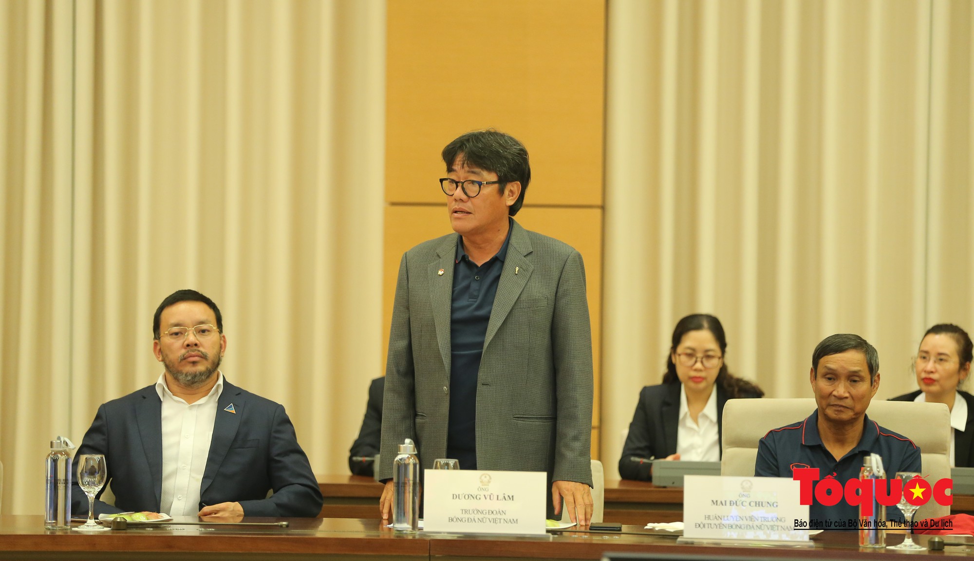 Chủ tịch Quốc hội Nguyễn Thị Kim Ngân: Bóng đá nam nhìn thành tích bóng đá nữ còn phải mơ ước dài6 Chủ tịch Quốc hội Nguyễn Thị Kim Ngân: Bóng đá nam nhìn thành tích bóng đá nữ còn phải mơ ước dài6