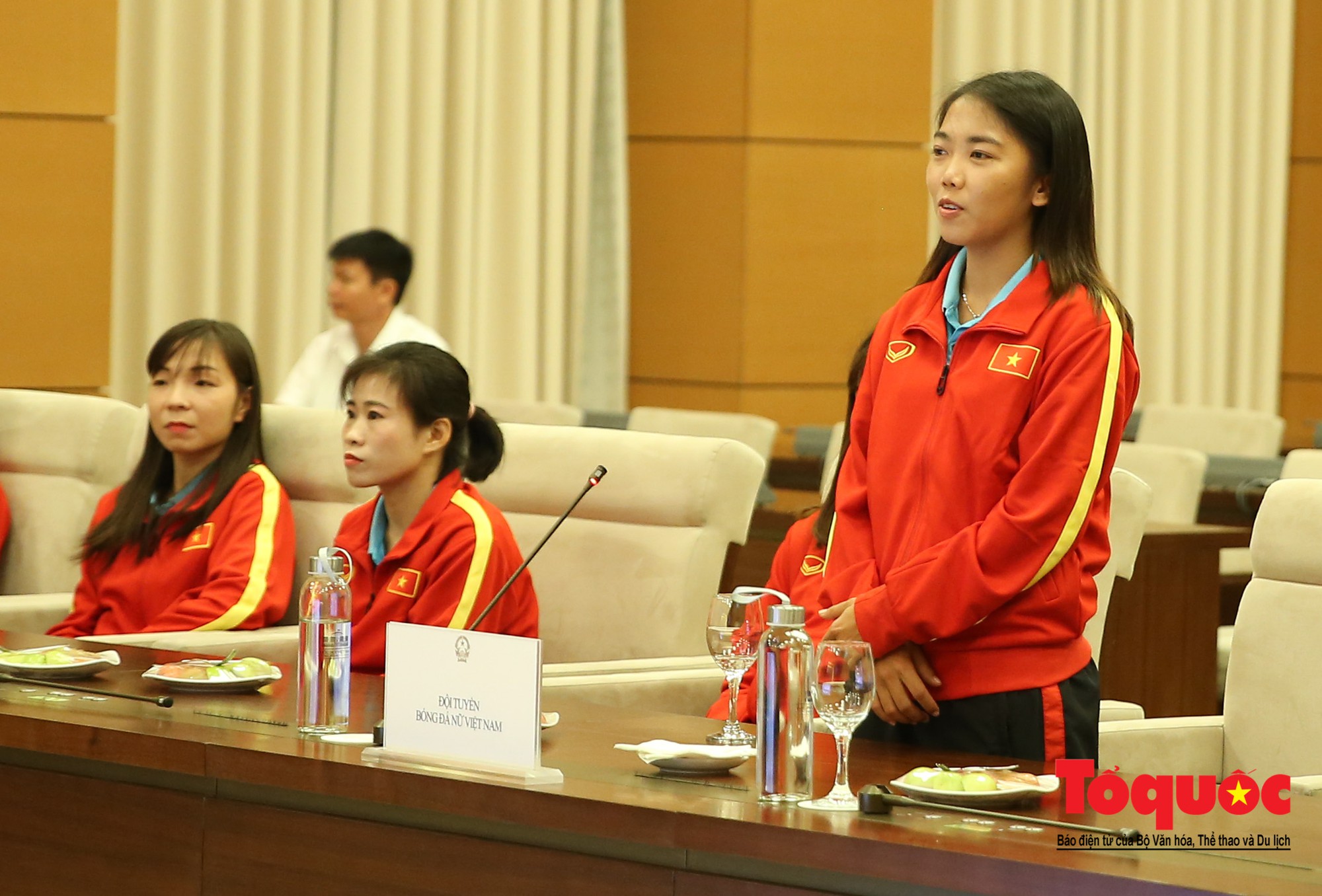 Chủ tịch Quốc hội Nguyễn Thị Kim Ngân: Bóng đá nam nhìn thành tích bóng đá nữ còn phải mơ ước dài9 Chủ tịch Quốc hội Nguyễn Thị Kim Ngân: Bóng đá nam nhìn thành tích bóng đá nữ còn phải mơ ước dài9