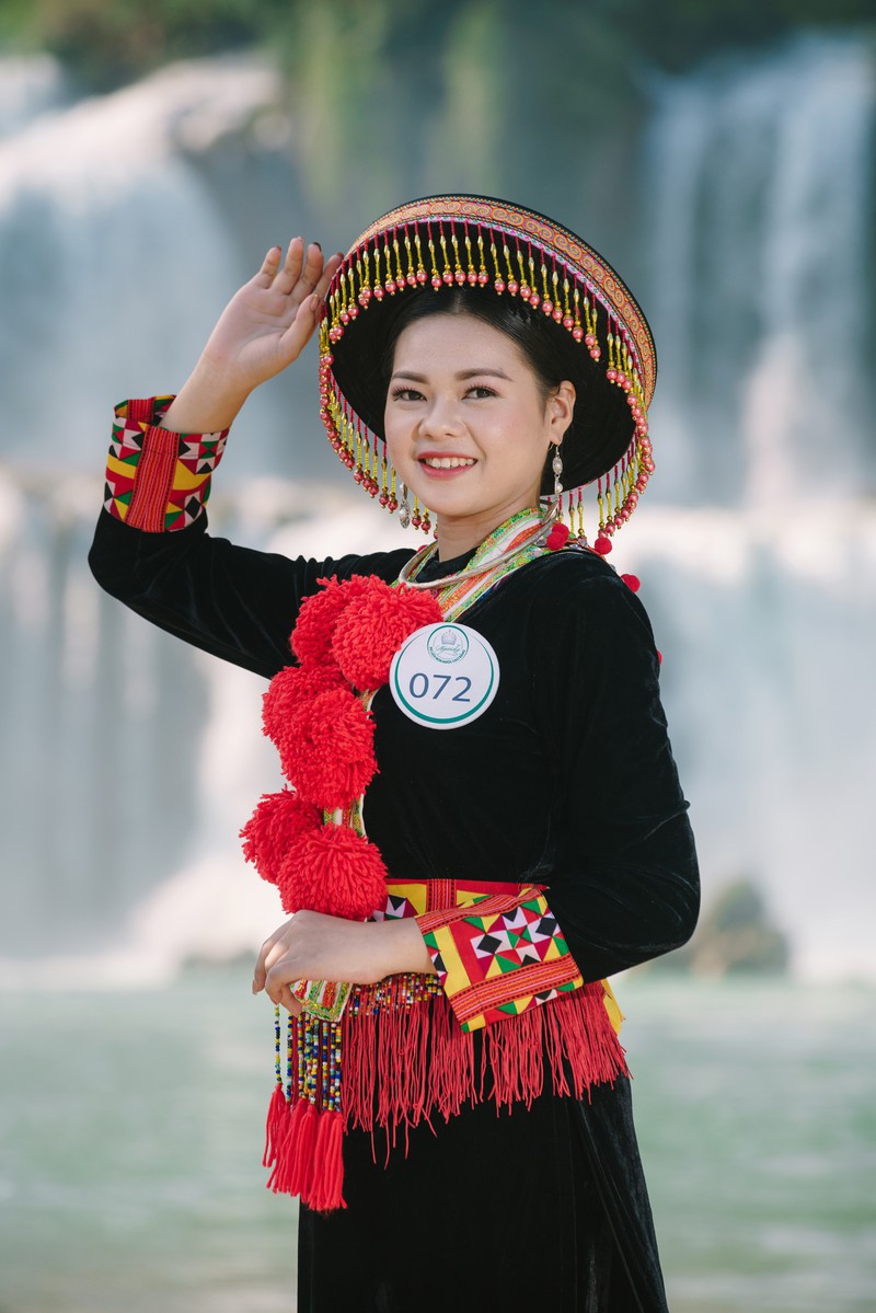 Hành trình khám phá độc đáo của sắc đẹp dân tộc tại Cao Bằng đang chờ đón bạn. Những bức ảnh về du lịch, cảnh đẹp và những nét đặc trưng của dân tộc tại địa phương này sẽ khiến bạn cảm thấy kết nối hơn với văn hoá của người dân địa phương. Một trải nghiệm du lịch đầy ý nghĩa và đáng nhớ.