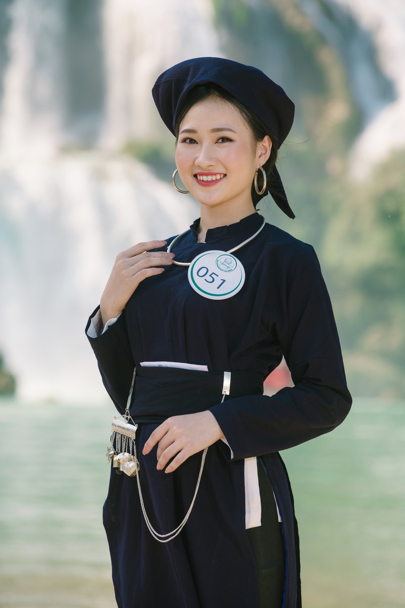 Người đẹp du lịch non nước Cao Bằng rực rỡ trong trang phục dân tộc - Ảnh 15.