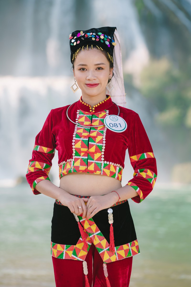 Người đẹp du lịch non nước Cao Bằng rực rỡ trong trang phục dân tộc - Ảnh 9.