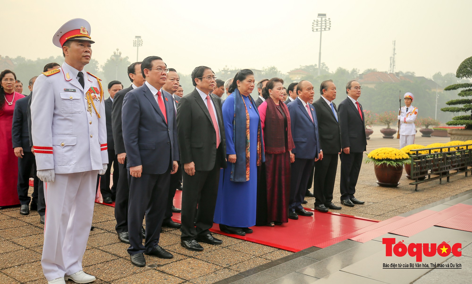 Đại biểu QH viếng Chủ tịch Hồ Chí Minh ngày khai mạc kỳ họp thứ 85