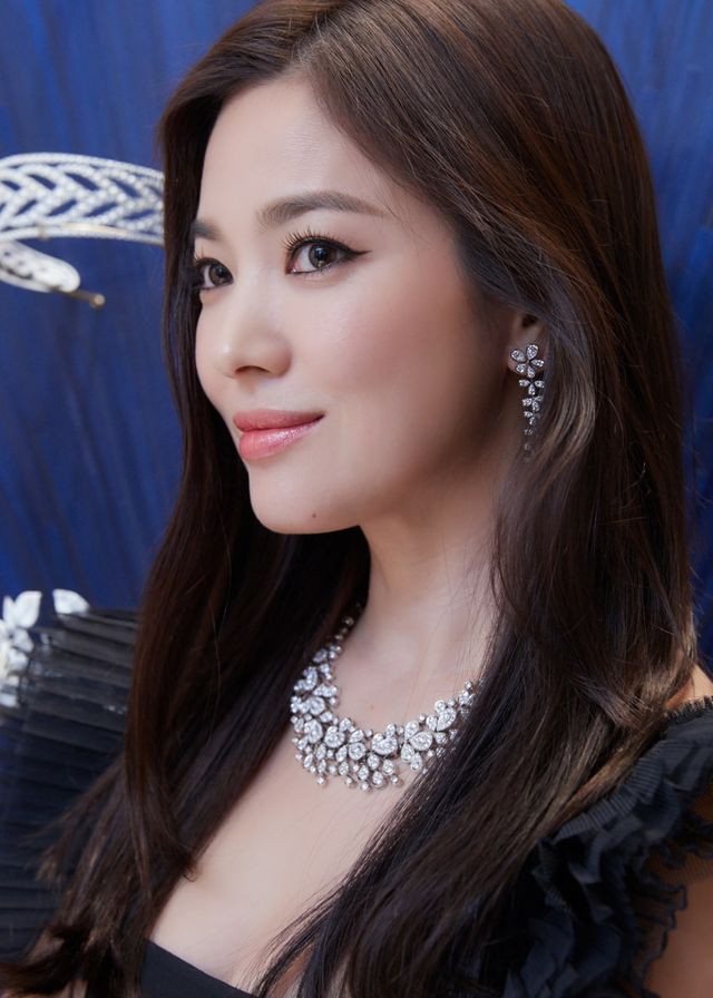 Cận cảnh gương mặt “mộc” đẹp nhất xứ Hàn của Song Hye Kyo - Ảnh 2.