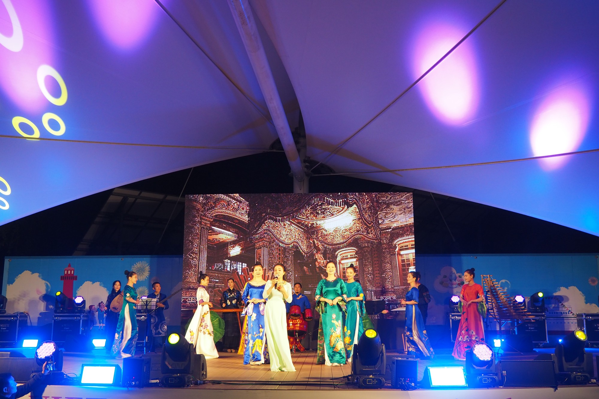 TP 3 Incheon - Màn trình diễn áo dài Việt Nam tại Incheon