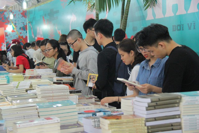 Ngày Sách Việt Nam đã góp phần phát triển phong trào đọc sách trong mọi tầng lớp nhân dân - Ảnh 1.