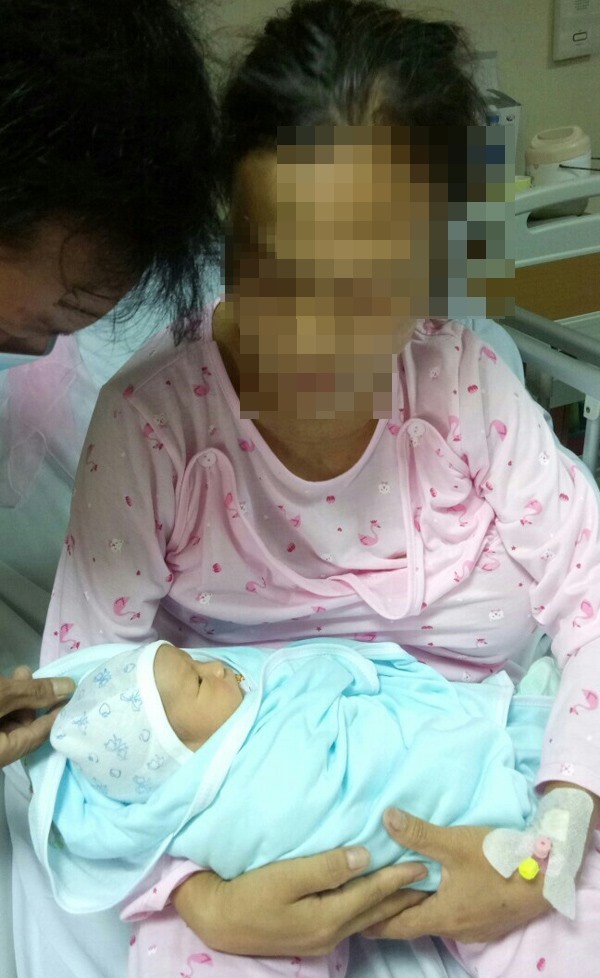 Người mẹ 26 tuổi từ chối điều trị ung thư để sinh con - Ảnh 1.