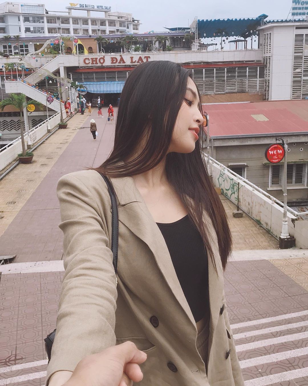 Hoa hậu Tiểu Vy dính nghi vấn hẹn hò với &quot;tình cũ&quot; của Á hậu Huyền My ngay sau khi vừa khoe ảnh nắm tay yêu đương  - Ảnh 3.