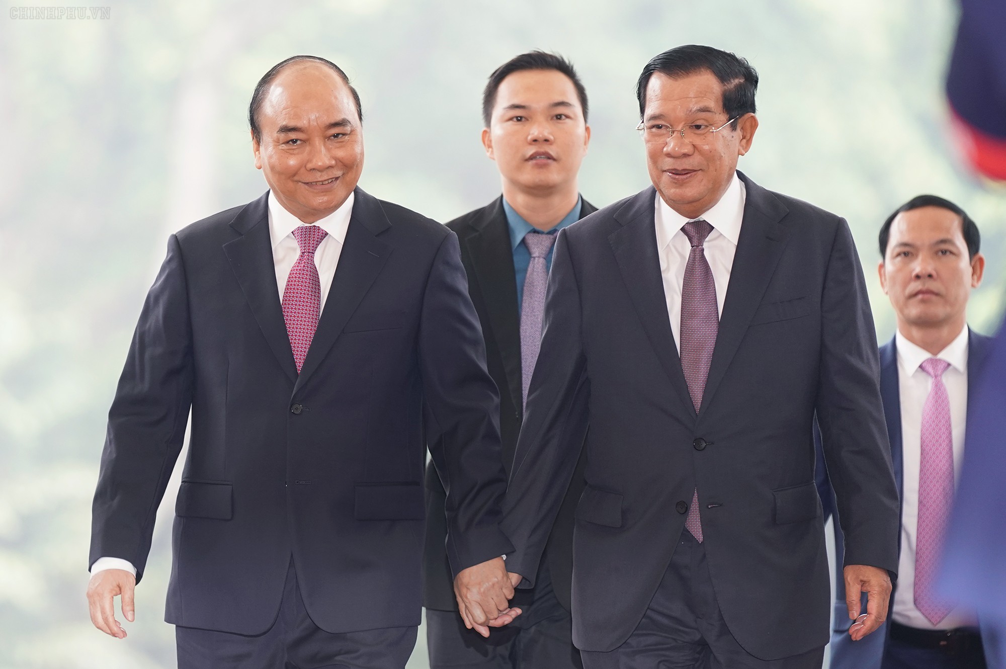 Thủ tướng Nguyễn Xuân phúc đón, hội đàm với Thủ tướng Campuchia - Ảnh 3.