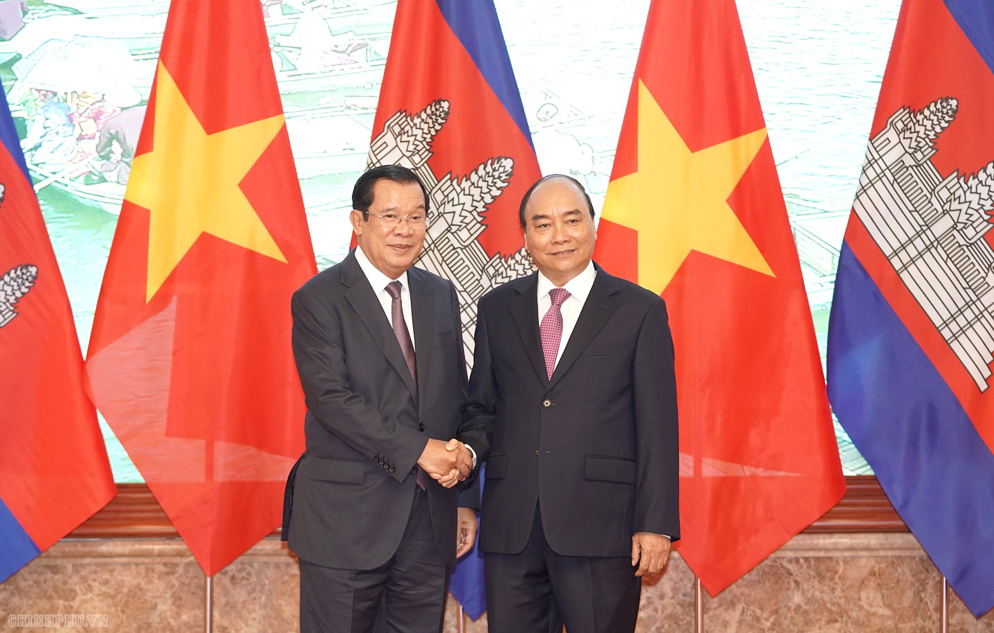 Thủ tướng Nguyễn Xuân phúc đón, hội đàm với Thủ tướng Campuchia - Ảnh 4.