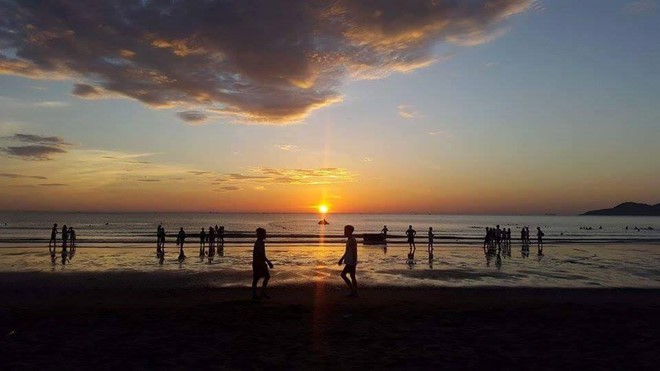 Trải nghiệm bình minh huyền ảo trên bãi biển Cửa Lò Trải Nghiệm Bình Minh Huyền Ảo Trên Bãi Biển Cửa Lò