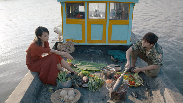 Phim Việt có &quot;cảnh nóng&quot; bất ngờ bị dừng chiếu - Ảnh 2.
