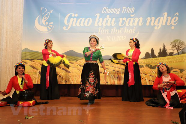 Đặc sắc chương tình giao lưu nghệ thuật truyền thống Việt Nam tại Đức - Ảnh 1.