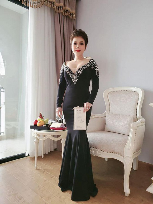 Việt Hương lên tiếng về trang phục bị &quot;lố&quot; trong đám cưới Ông Cao Thắng - Đông Nhi - Ảnh 1.