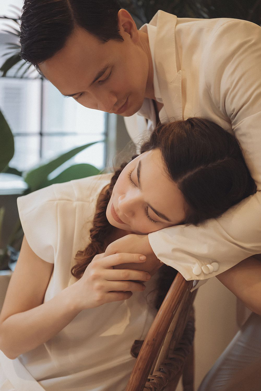 Hồ Ngọc Hà - Kim Lý tung ảnh ngọt ngào tái hiện bộ phim "Người tình" - Ảnh 13. Hồ Ngọc Hà - Kim Lý tung ảnh ngọt ngào tái hiện bộ phim "Người tình" - Ảnh 13.