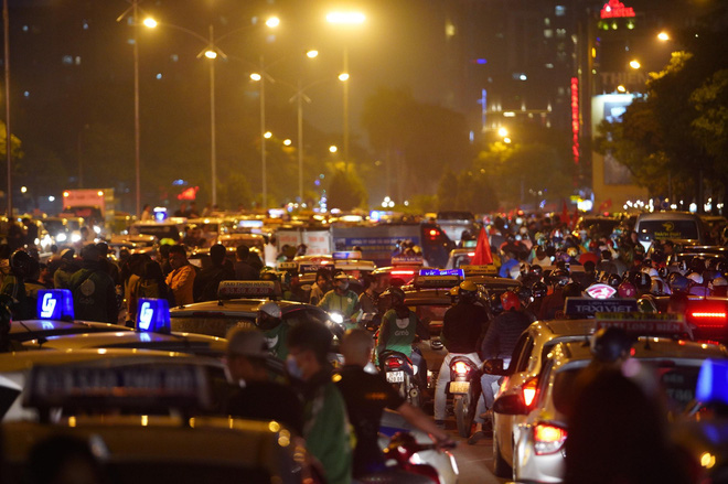 TP.HCM: Cấm xe tại nhiều tuyến đường trung tâm để người dân tham gia cổ vũ ĐT Việt Nam - Ảnh 1.