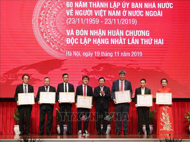 Ủy ban Nhà nước về người Việt Nam ở nước ngoài đón nhận Huân chương Độc lập hạng Nhất lần thứ hai - Ảnh 2.