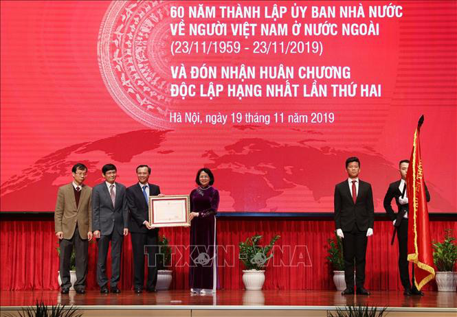 Ủy ban Nhà nước về người Việt Nam ở nước ngoài đón nhận Huân chương Độc lập hạng Nhất lần thứ hai - Ảnh 1.