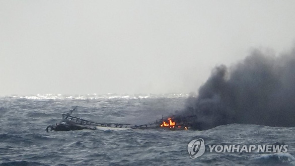Cập nhật vụ 6 thuyền viên người Việt mất tích trong vụ cháy tàu cá tại Hàn Quốc - Ảnh 1.