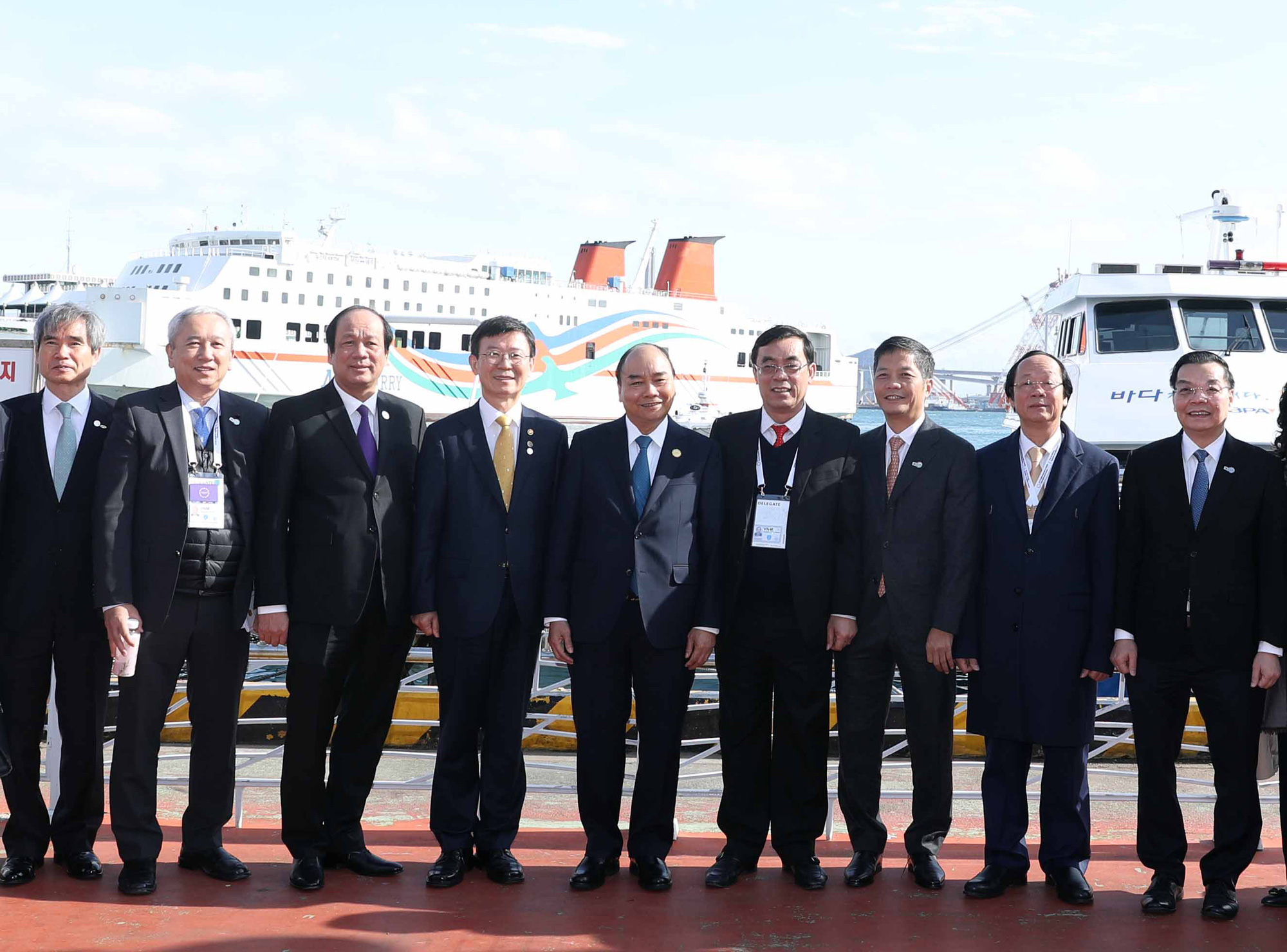Thủ tướng mong muốn chính quyền TP. Busan tạo thuận lợi cho cộng đồng người Việt - Ảnh 2. Thủ tướng mong muốn chính quyền TP. Busan tạo thuận lợi cho cộng đồng người Việt - Ảnh 2.