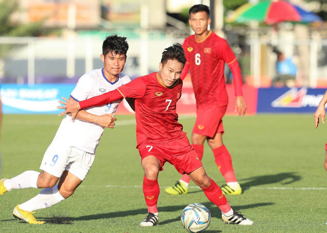 Lãnh ấn tiên phong, Bóng đá và Bắn cung đã khích lệ tinh thần thi đấu của Đoàn Thể thao Việt Nam - Ảnh 1.