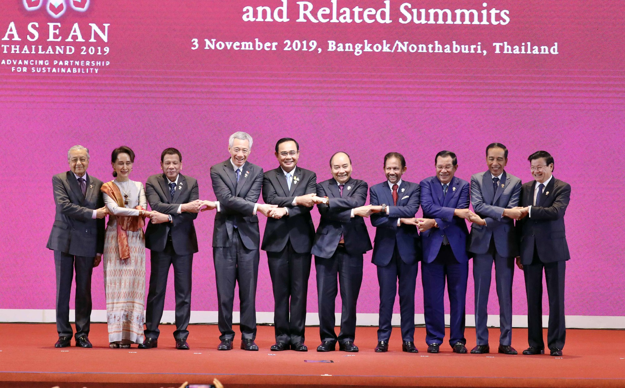 Chùm ảnh: Thủ tướng dự Hội nghị cấp cao ASEAN và gặp lãnh đạo các nước - Ảnh 1.